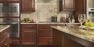 /img/14399-brown-cabinets-kitchen-decor-2.webp