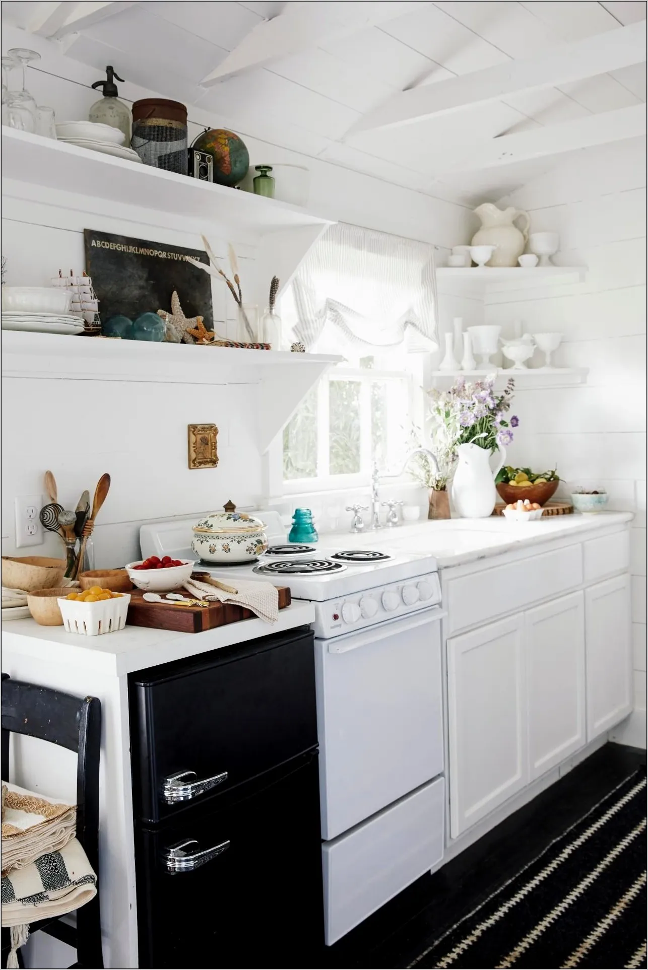 14411 cabin kitchen overview