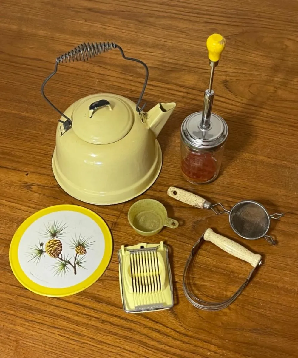 14418 yellow vintage kitchen wall colors