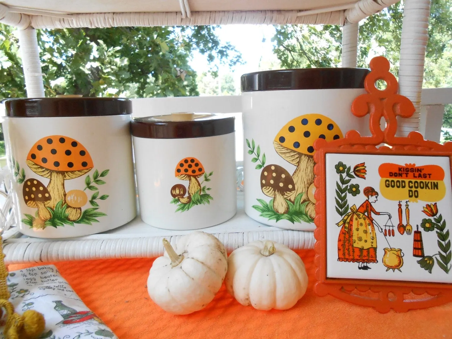 14448 70s kitchen wallpaper