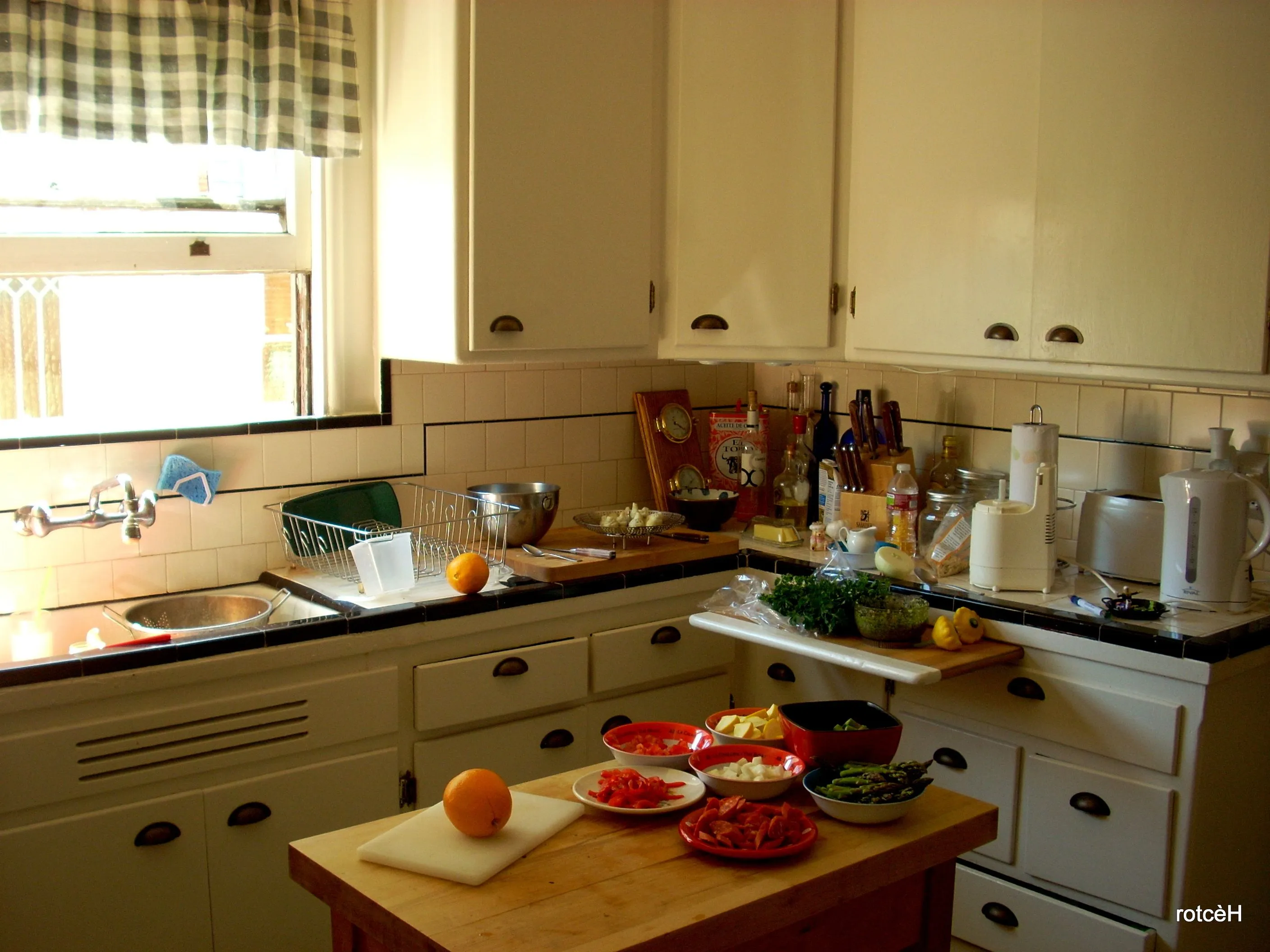 14465 kitchenware arrangement