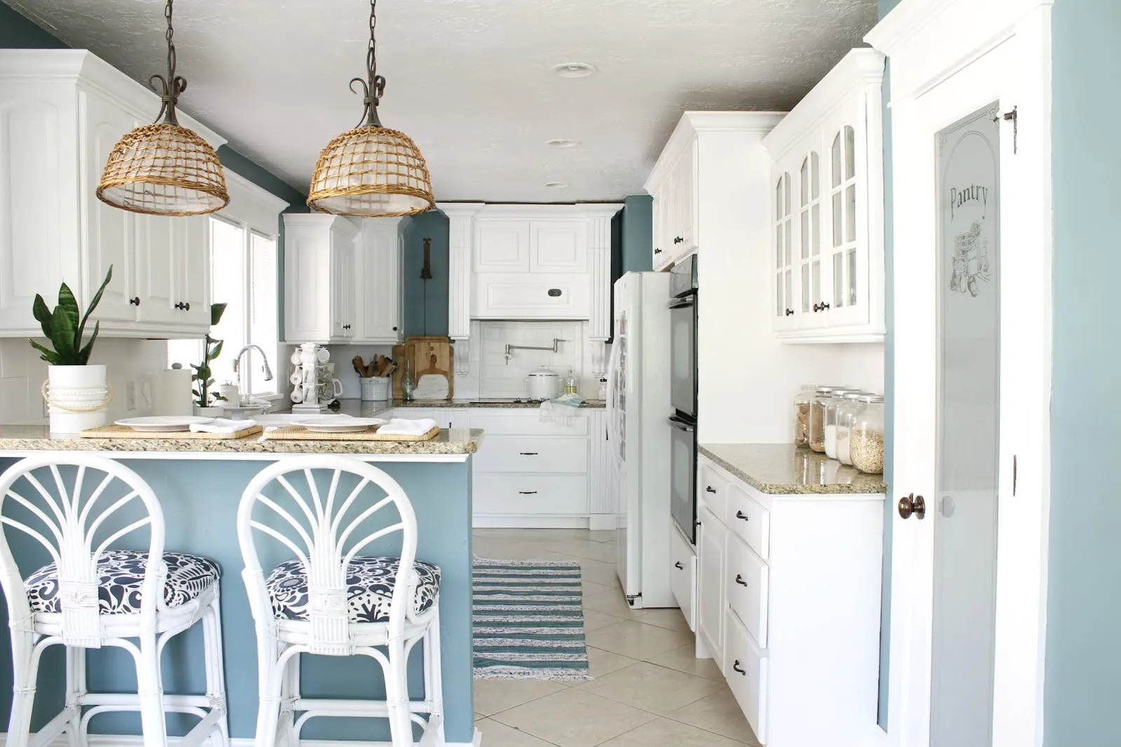 14475 white kitchen accents