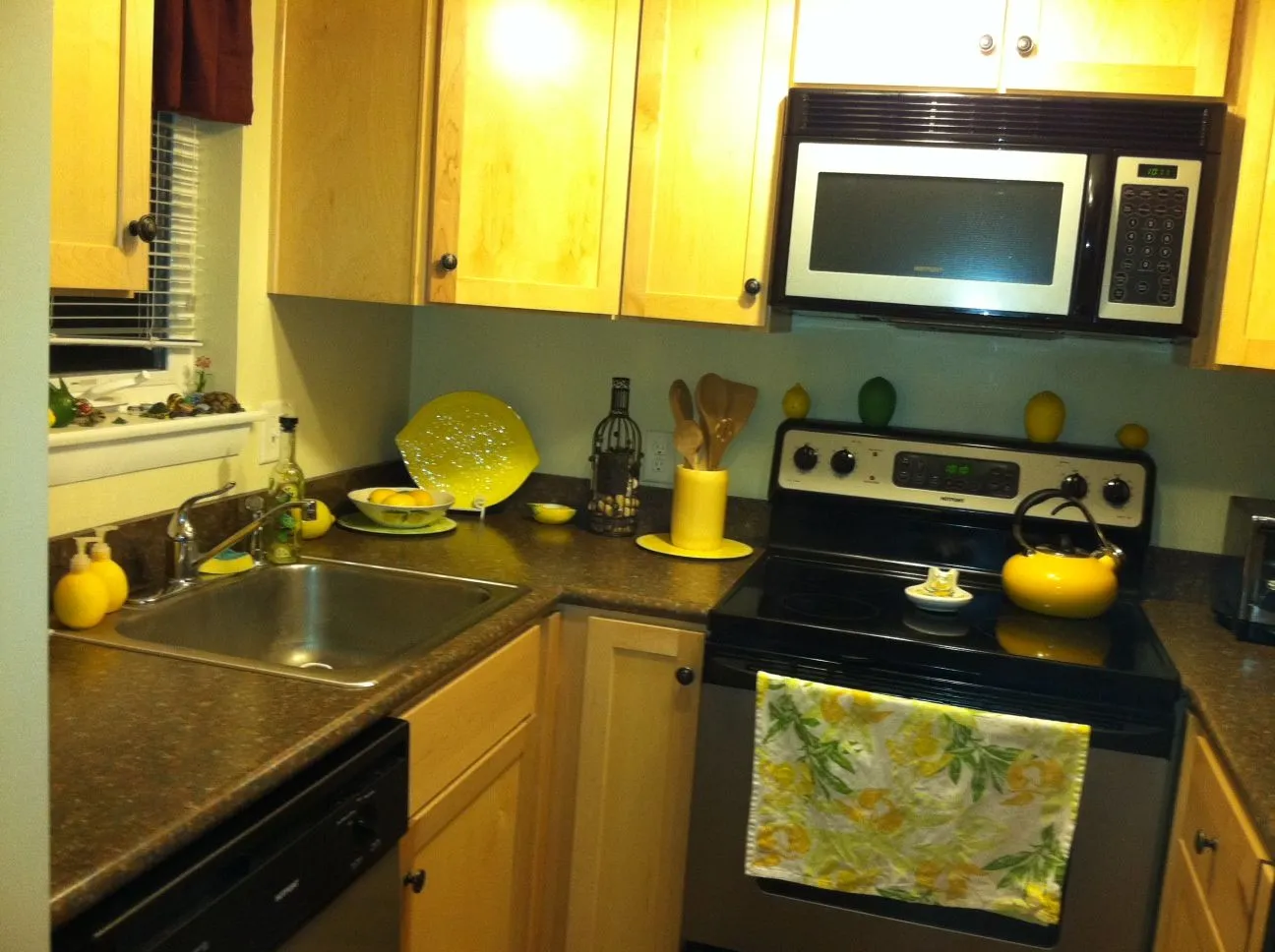 14486 lemon color palette