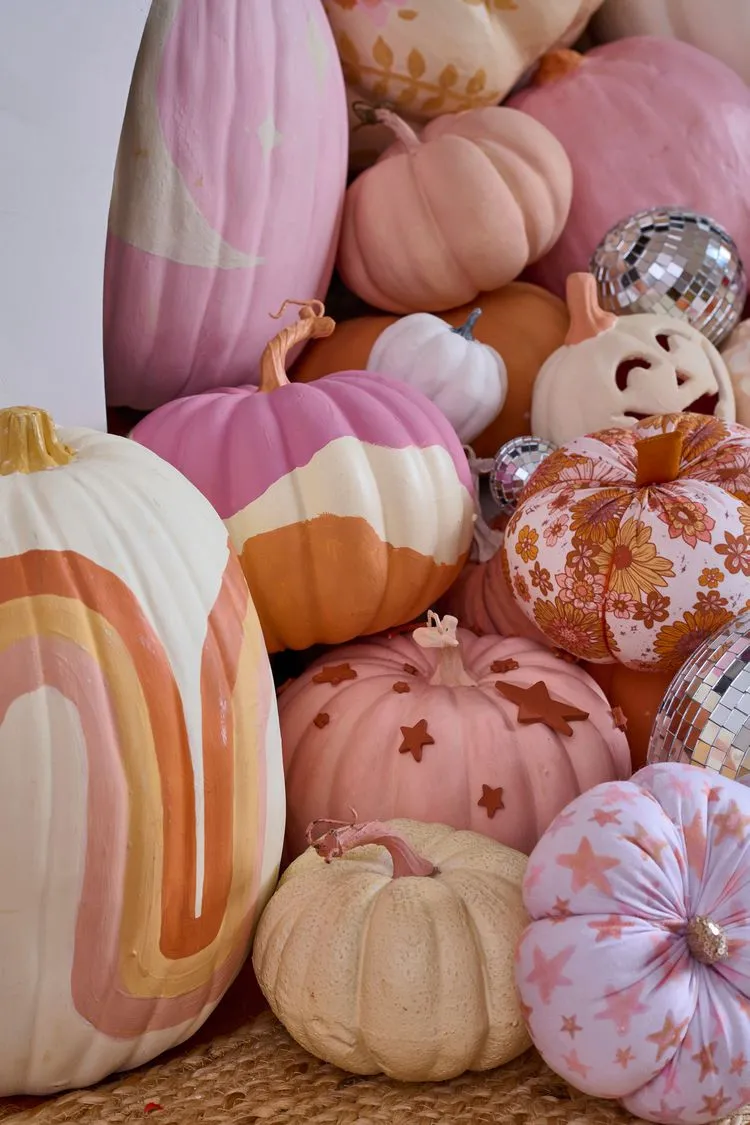 14499 pink halloween wall decor