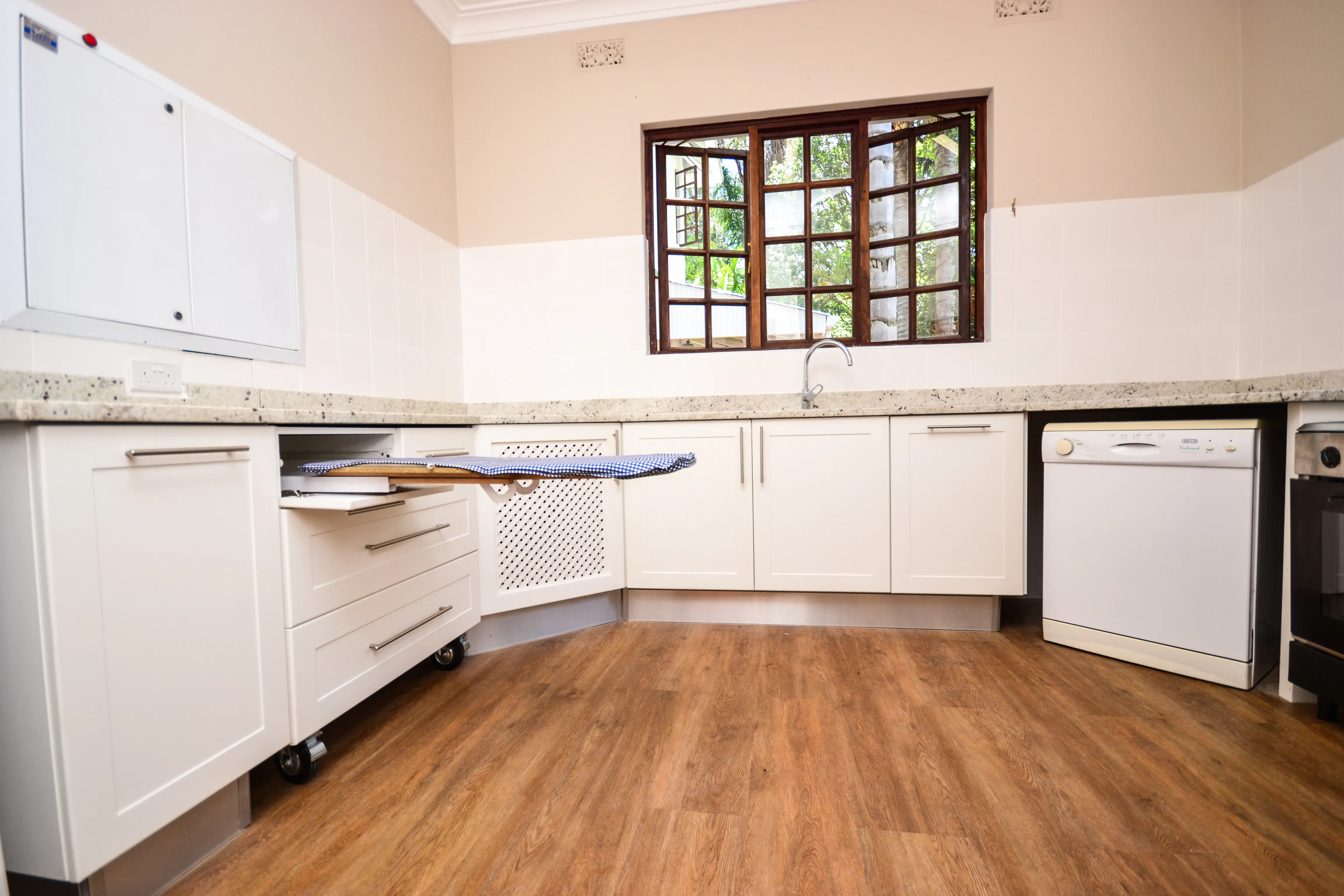 14539 warm kitchen lighting