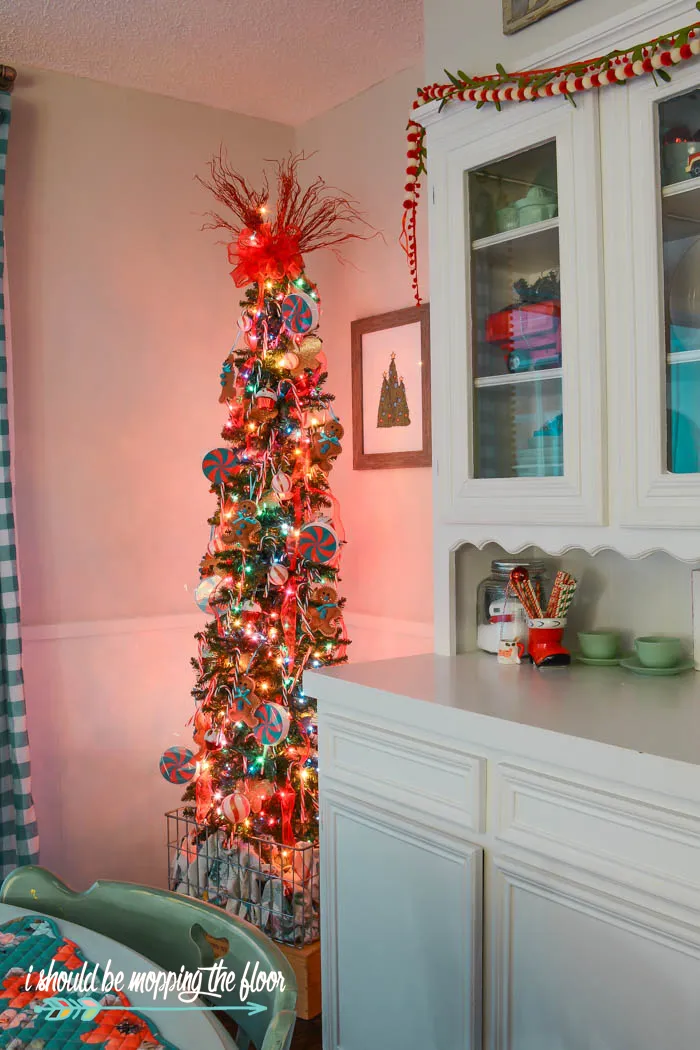 14555 pastel christmas kitchen